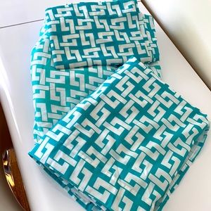 Cynthia Rowley twin sheet set. Light and soft